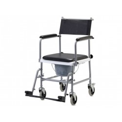 Chaise percée sur roulettes...